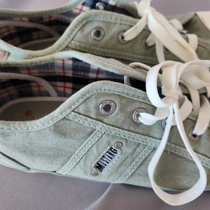 Mustang shoes size 9